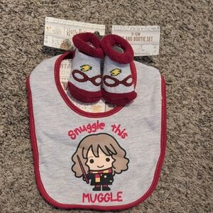 Harry Potter Snuggle This Muggle Bib and Bootie Set - Red and Gray